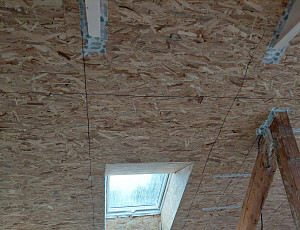 Zateplení šikminy střechy pomocí foukané izolace